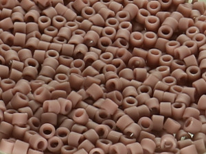 TOHO Treasure Beads 11/0 - 52F Opaque Frosted Lavender (25g Vorteilspack)